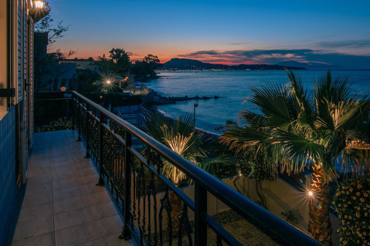 Villa Elizabeth - Seafront Classic Villa! Аргасі Екстер'єр фото