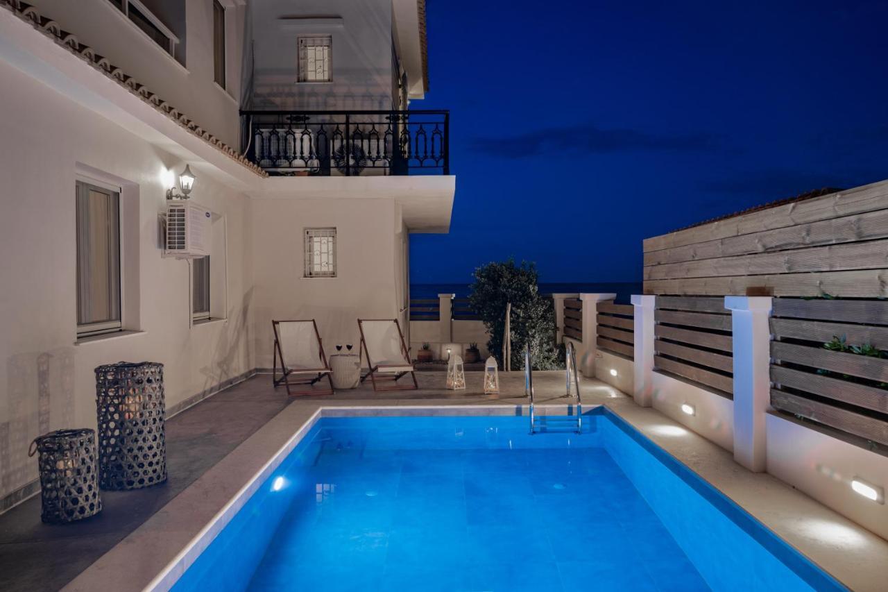 Villa Elizabeth - Seafront Classic Villa! Аргасі Екстер'єр фото