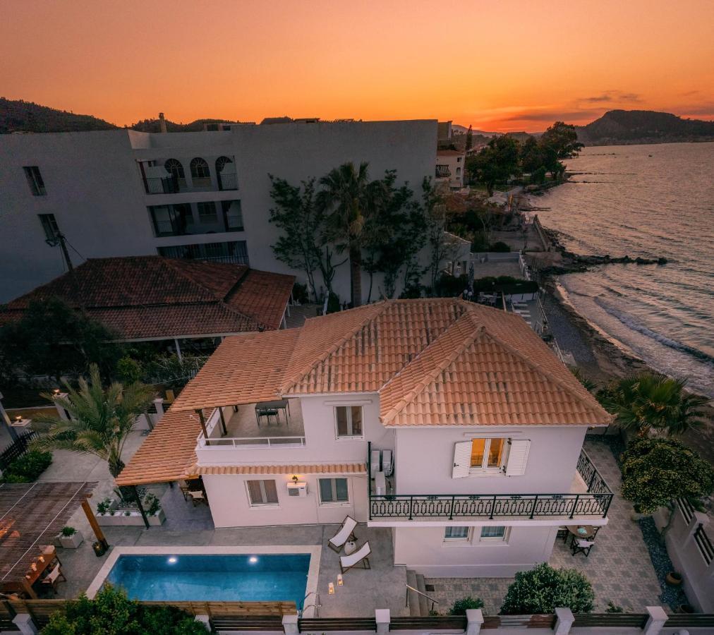 Villa Elizabeth - Seafront Classic Villa! Аргасі Екстер'єр фото
