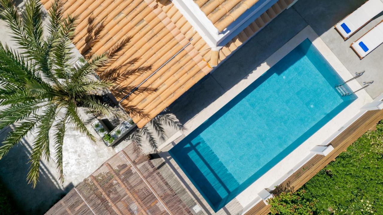 Villa Elizabeth - Seafront Classic Villa! Аргасі Екстер'єр фото