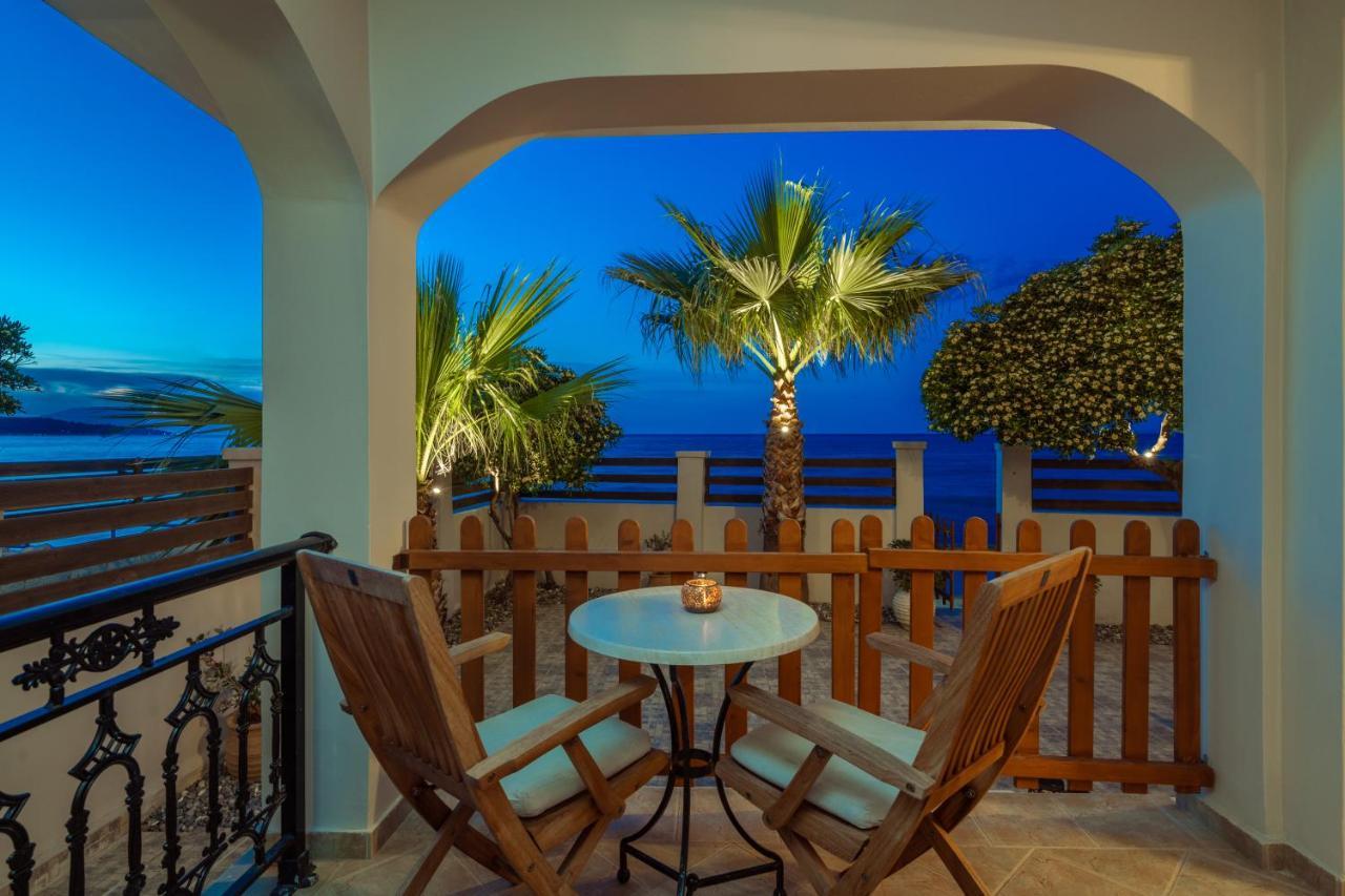 Villa Elizabeth - Seafront Classic Villa! Аргасі Екстер'єр фото